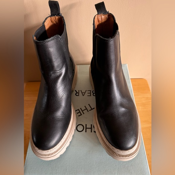 *SOLD* Chunky Chelsea Boots - Picture 2 of 12